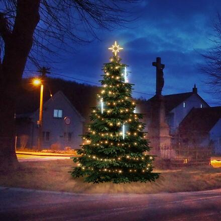 LED světelná sada na stromy vysoké 3-5m, teplá bílá s padajícím sněhem