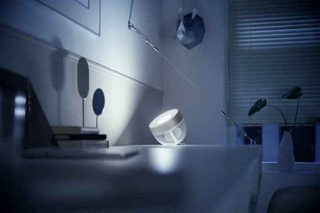 Philips HUE WACA Iris stolní LED lampa 1x8,1W 570lm 2000-6500K RGB IP20, stříbrná